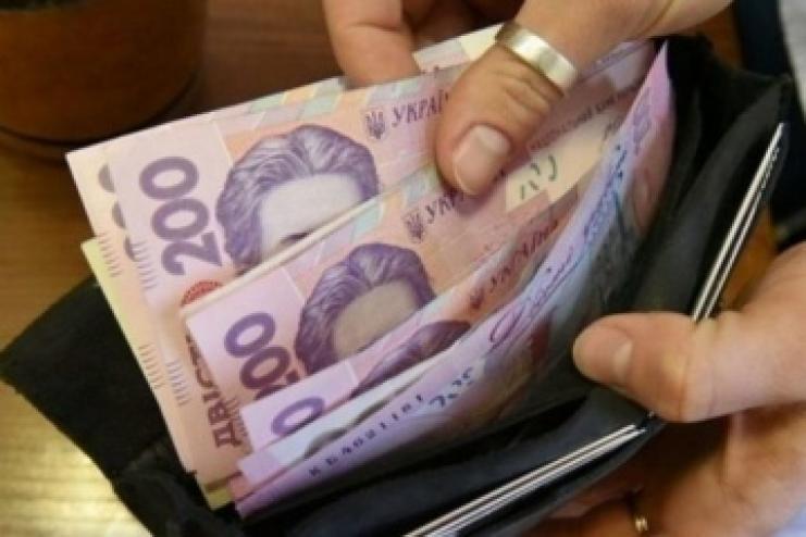 МОЗ инициировало существенное увеличение заработных плат медикам в 2021 году
